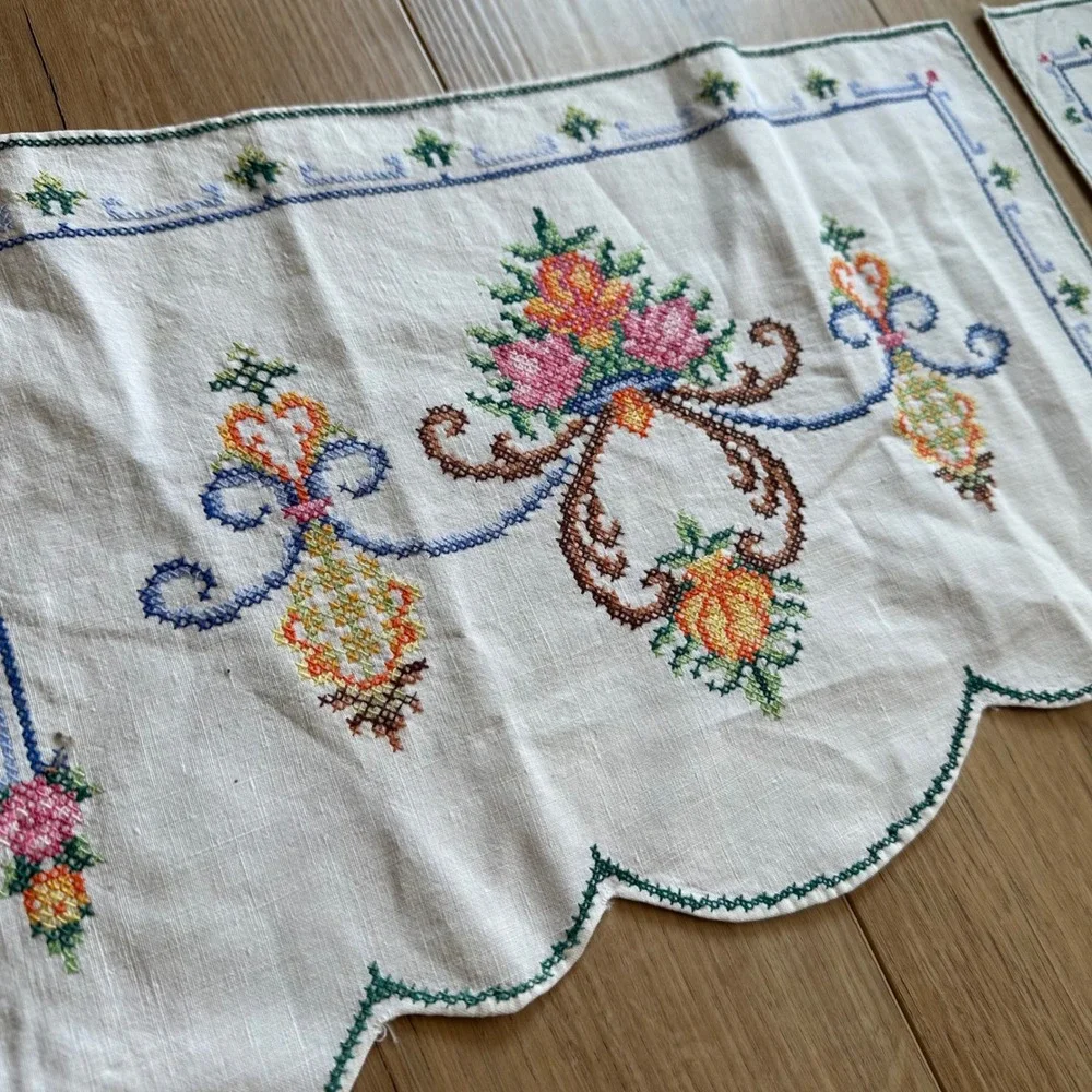 VTG Antimacassar Cross Stitch Vanity Linens 3pc Set Floral Scalloped White Linen